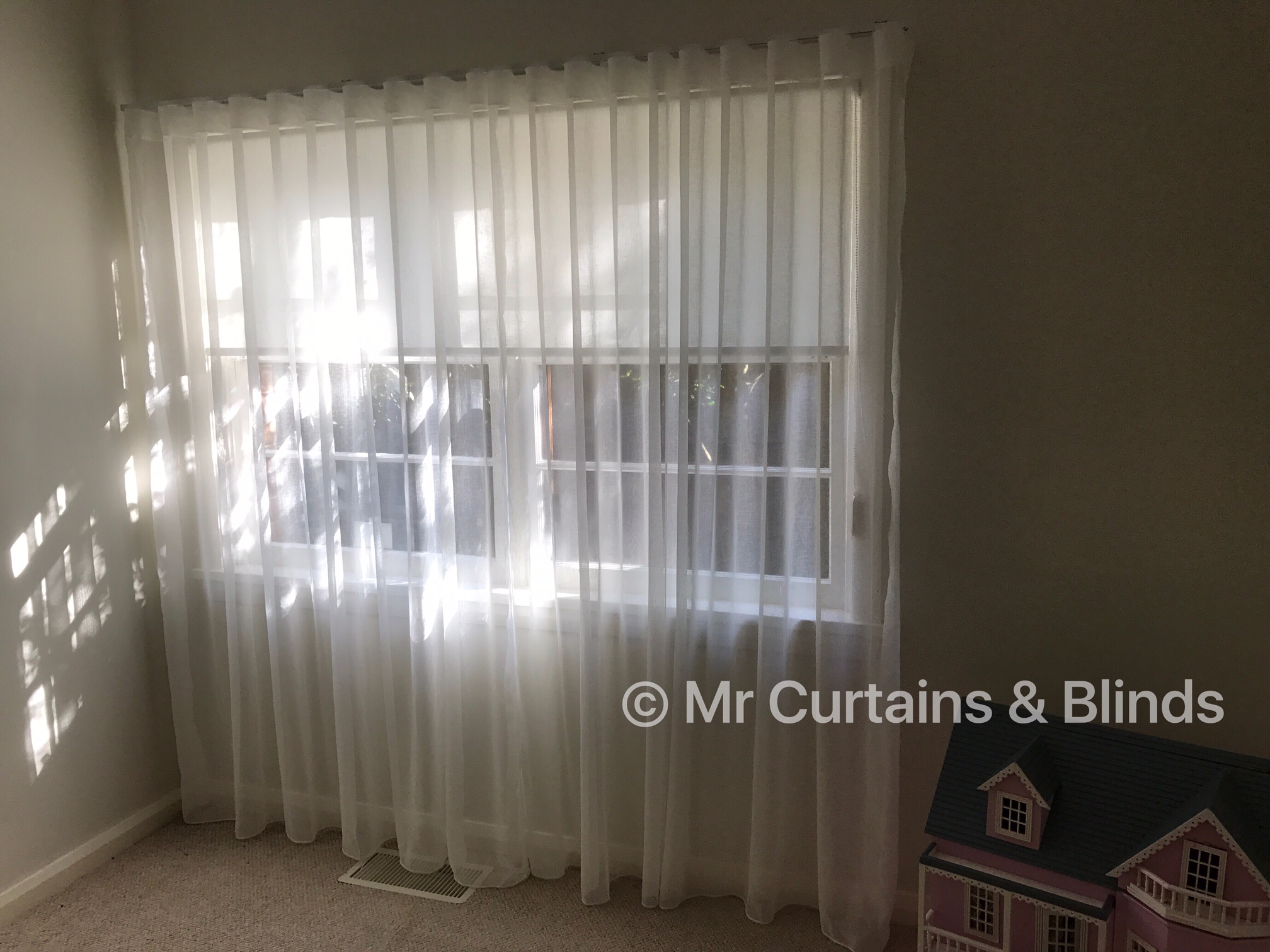 Wave fold sheer curtains and Translucent roller blind Gosford home using Filigree Montego 2