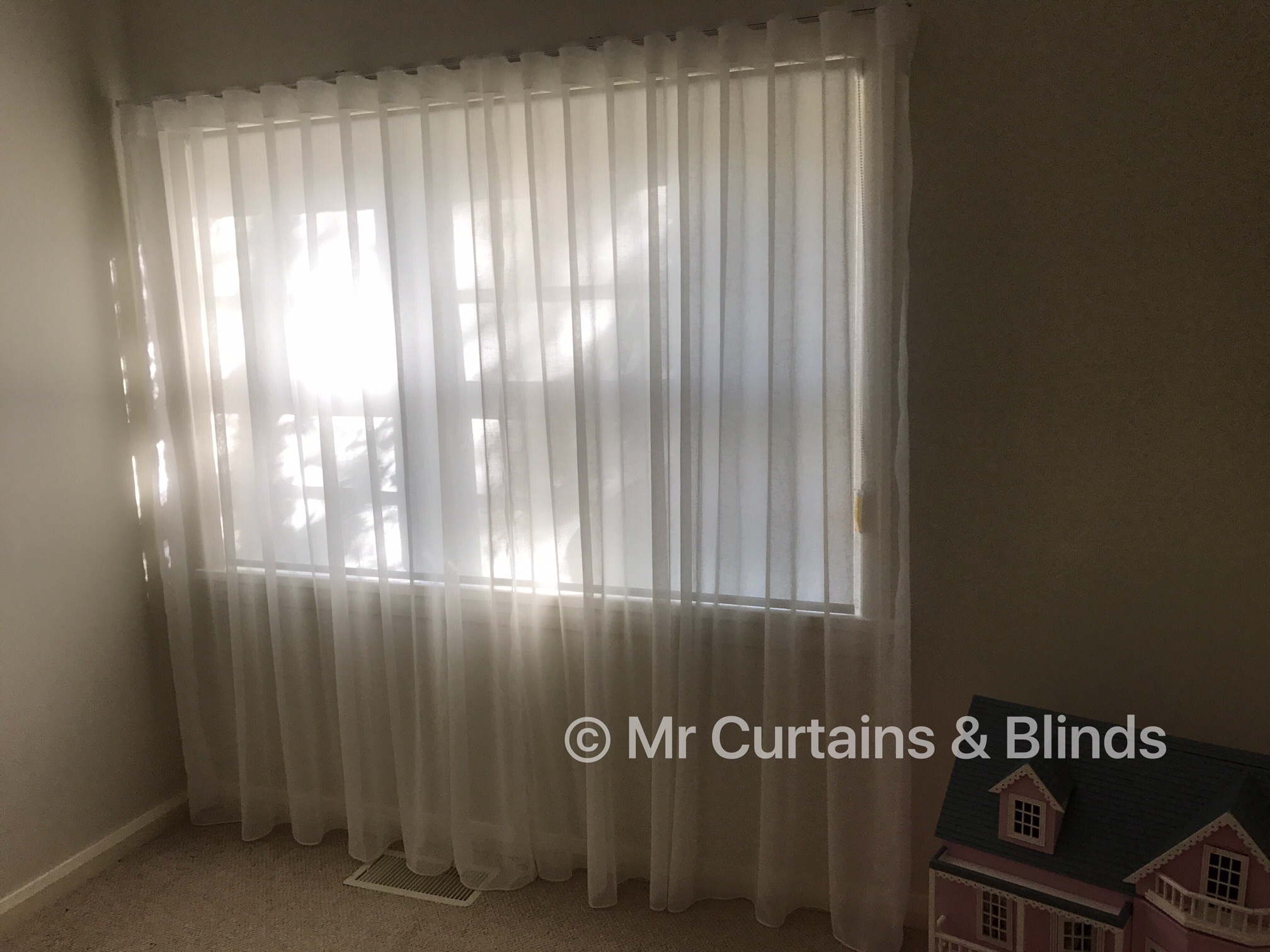 Wave fold sheer curtains and Translucent roller blind Gosford home using Filigree Montego 3